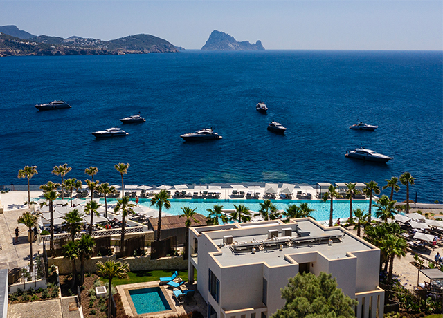 Sunset thrills: Ibiza falls in love with the Pershing sensation.