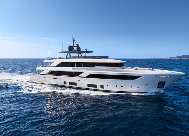 Custom Line Navetta 42: The biggest Navetta ever.