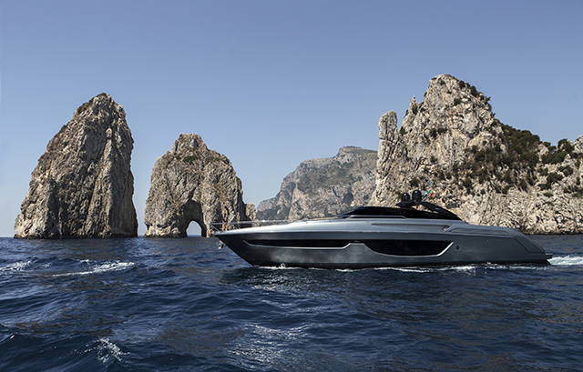 76’ Bahamas, the new Riva convertible.