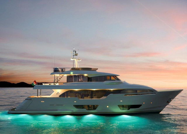 Here comes the Ferretti Custom Line Navetta 28, the new model of the brand’s semi-displacement line