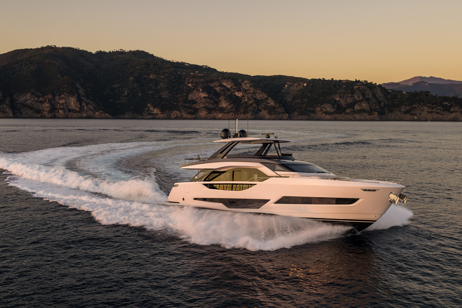 Ferretti Yachts 800: the flybridge beyond all expectations.