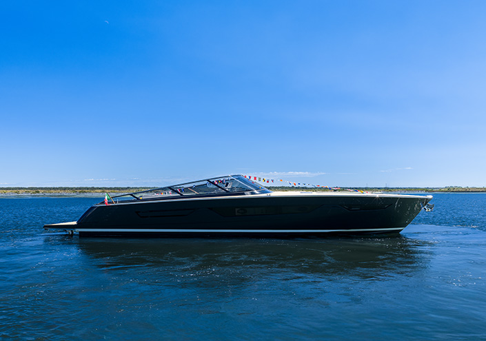 First Itama 70 launched, a new expression of freedom at sea.<br />
<br />
 