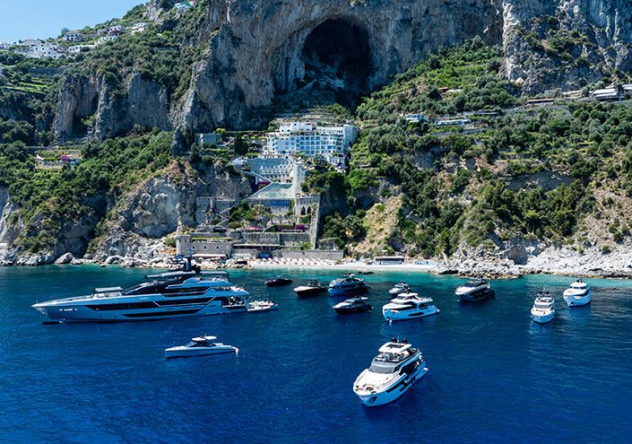 “Midsummer Dream” in Amalfi: Ferretti Group enchants its Owners and presents the New Riva 54Metri.<br />
 